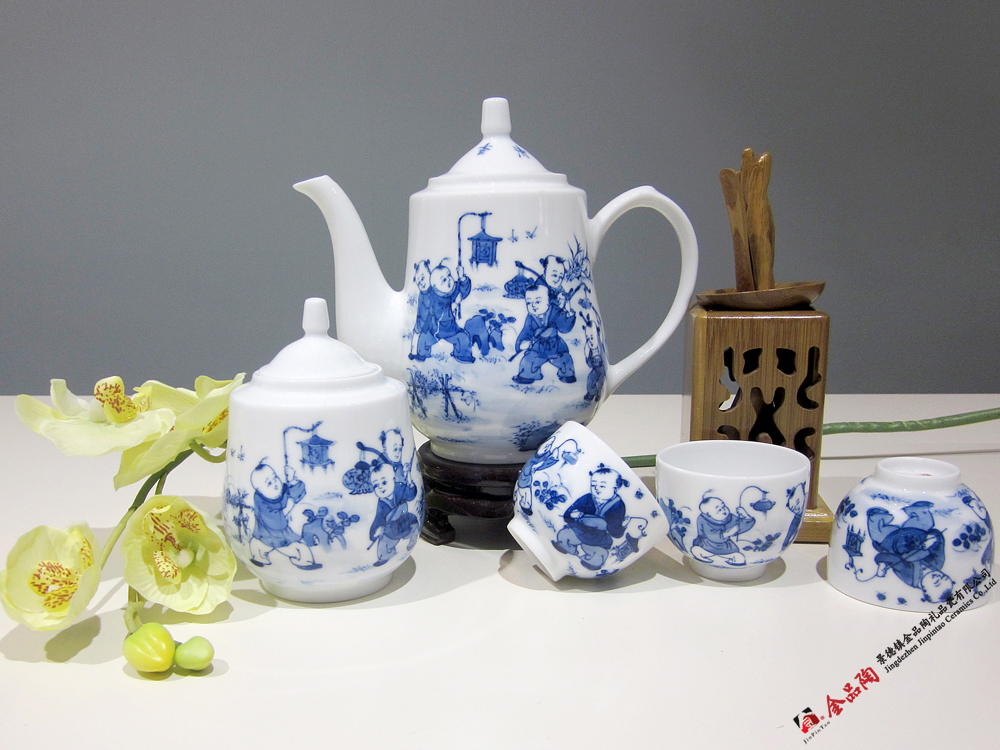 8頭手繪青花綠茶具—合家歡樂(lè )